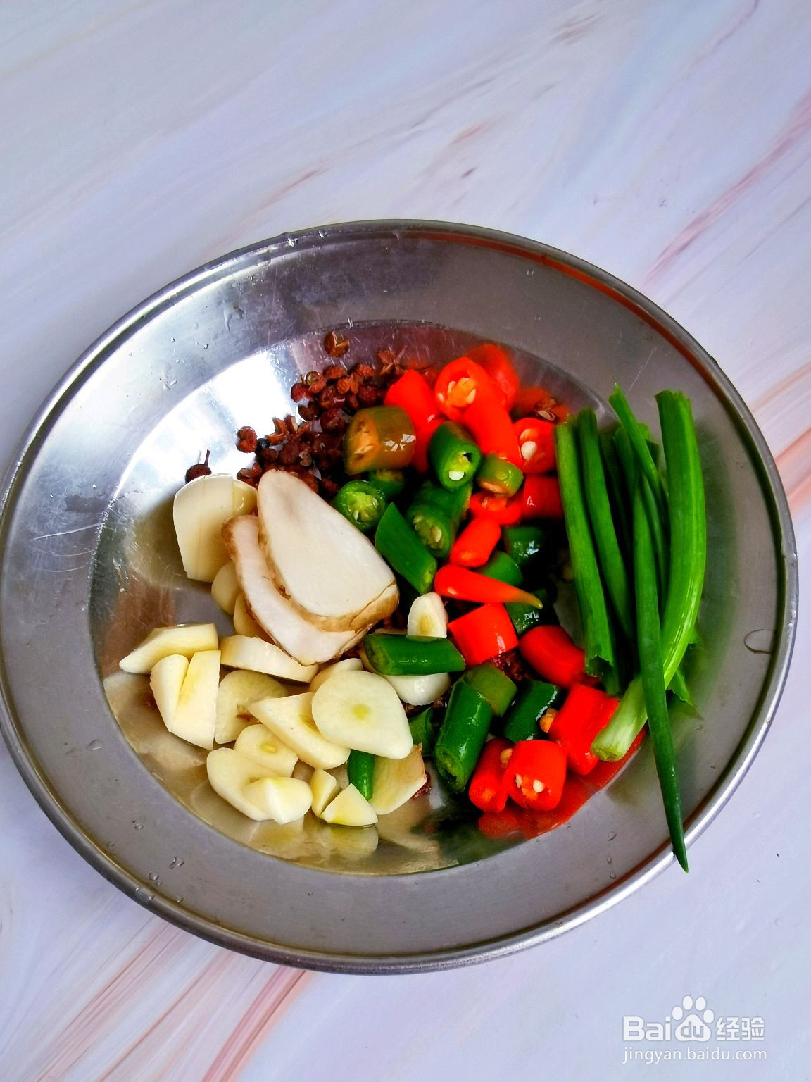 麻辣双椒小黄鱼的做法