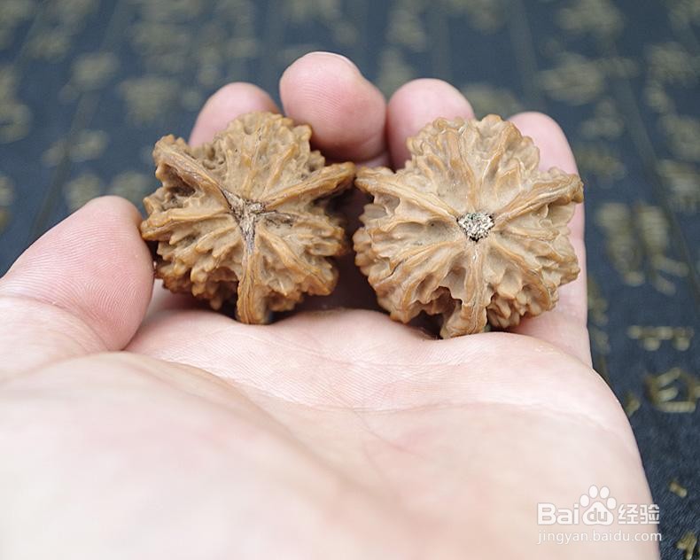 山桃核手串怎么养红