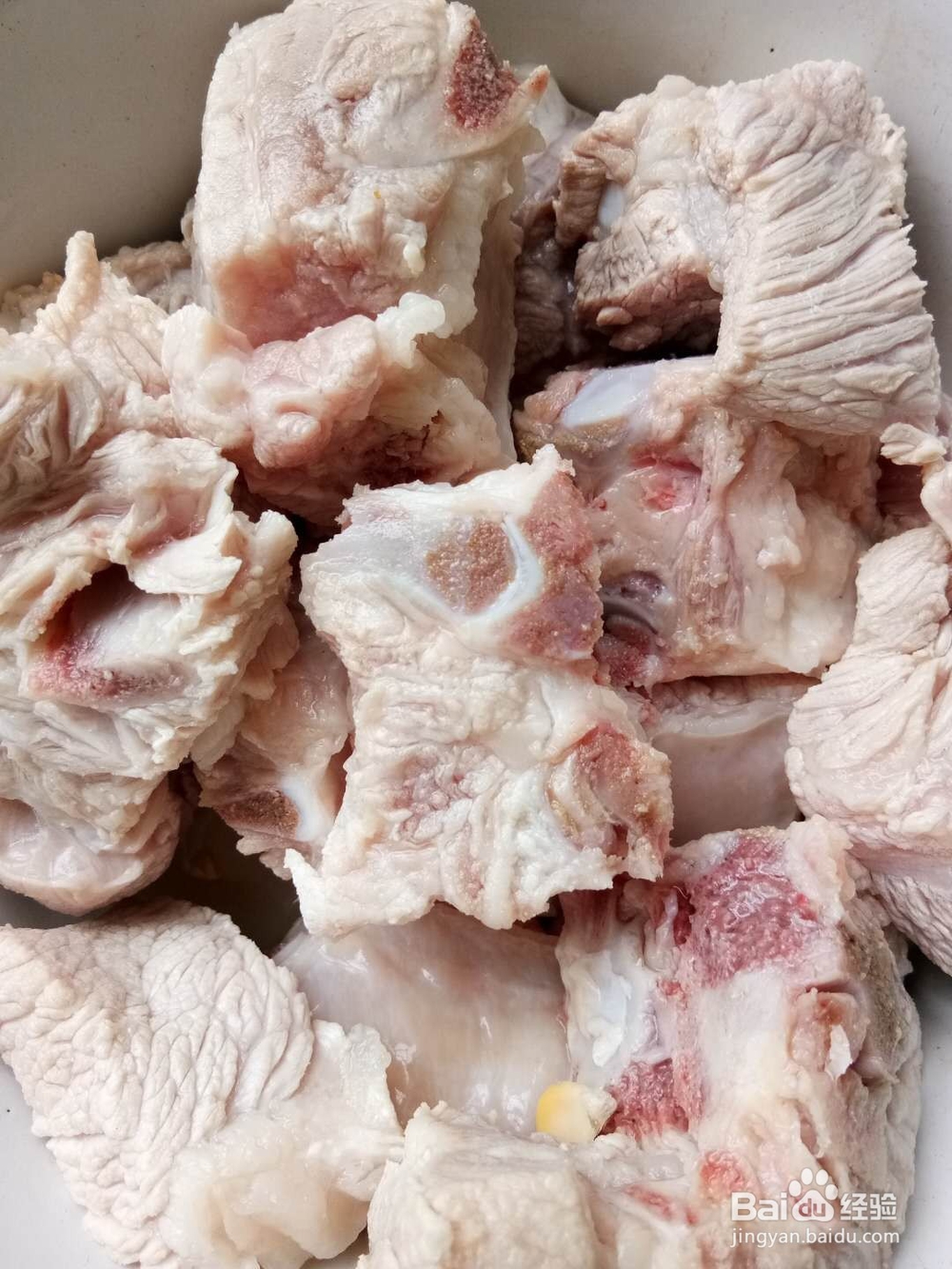 排骨汤怎么炖好喝——玉米炖排骨。