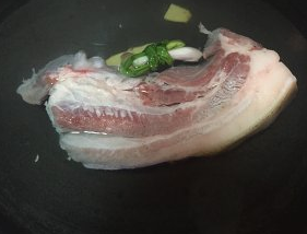 香辣爆炒回锅肉