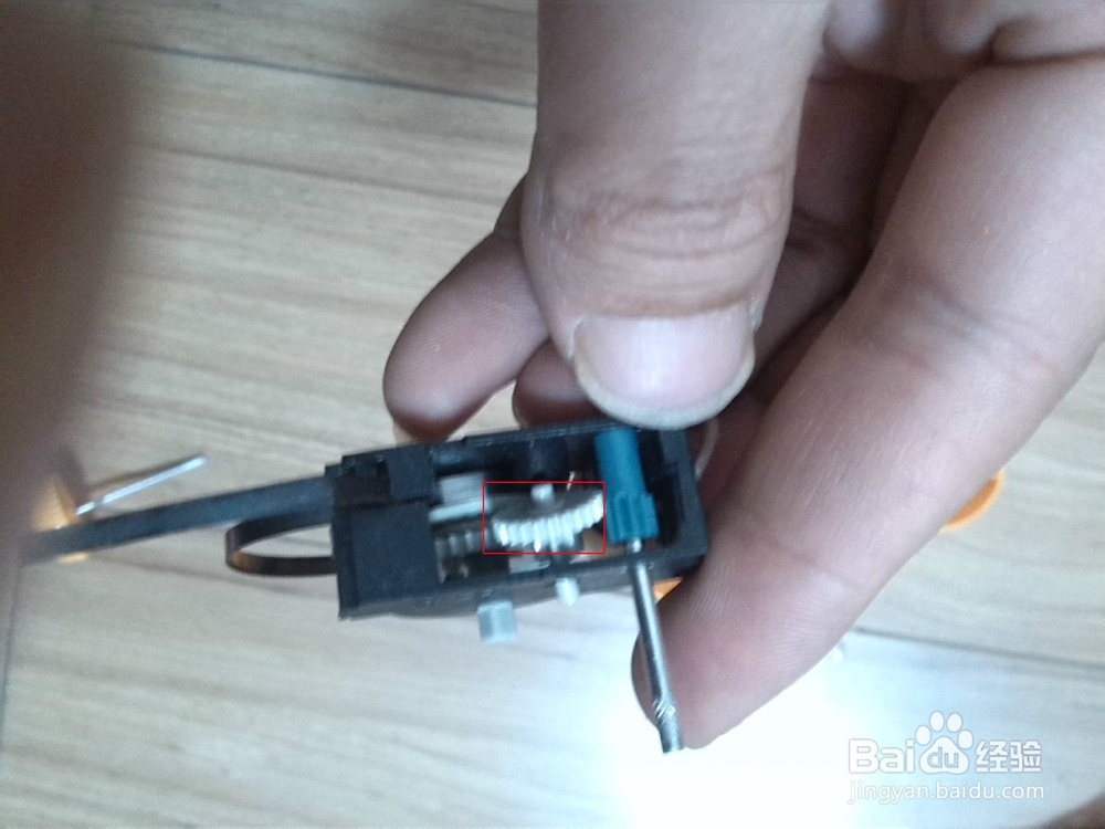 拉绳玩具小狗坏了怎样修复？