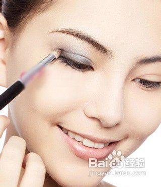双眼皮怎么画烟熏妆呢