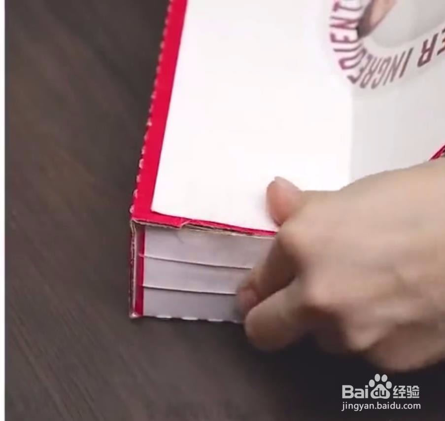 披萨盒也有大用处，披萨盒秒变临时画架！