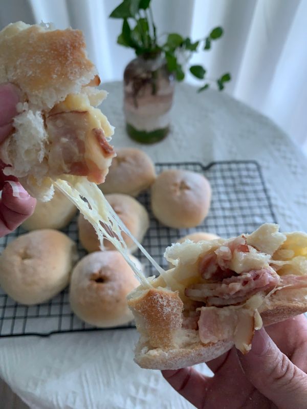 拉丝芝士培根面包