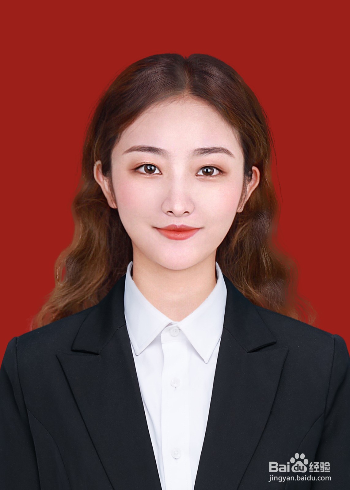 手机拍红色背景证件照穿什么衣服好看