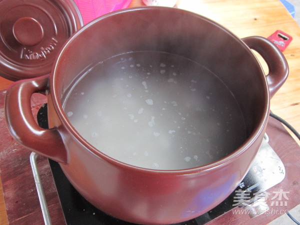 砂锅皮蛋瘦肉粥