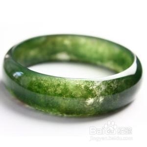 女性佩戴玉镯对身体有哪些好处？