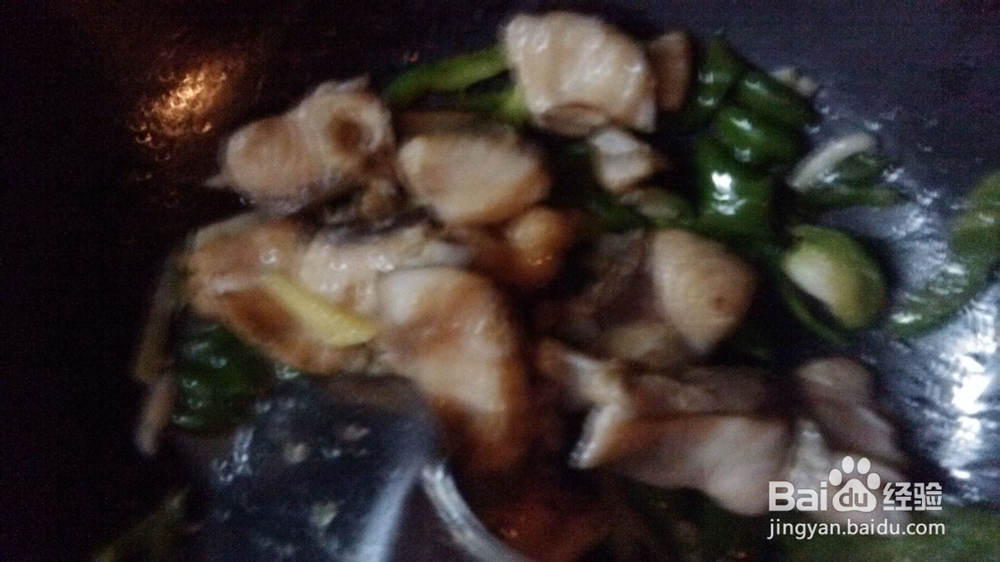 两个人的小日子：[14]青椒炒香煎草鱼