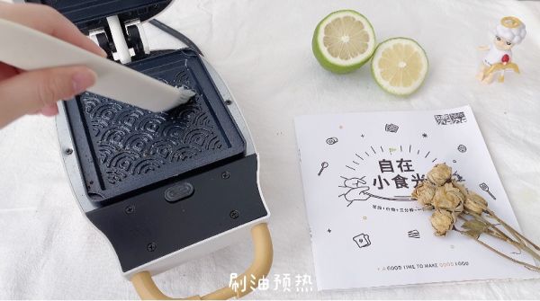 牛油果蟹柳滑蛋三明治