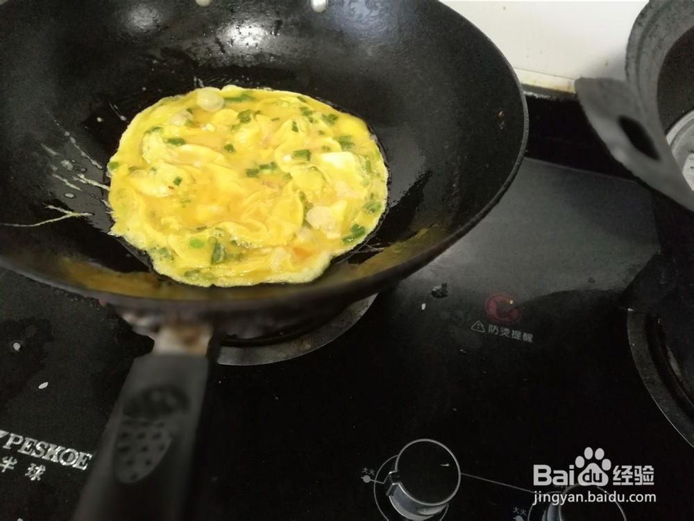 鸡蛋饼盖浇西红柿