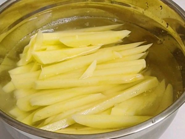 健康无油烘烤薯条