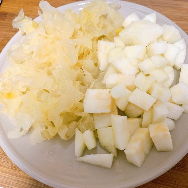 银耳雪梨红枣羹