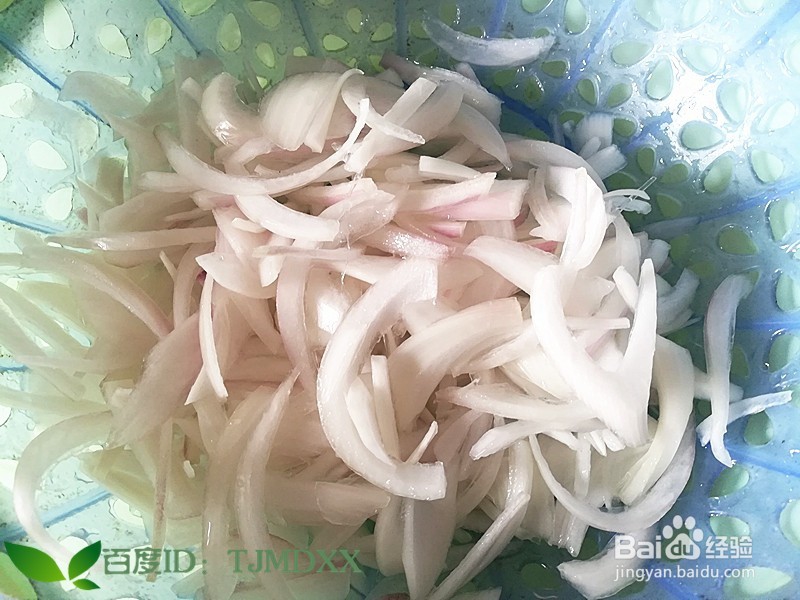 怎么做白洋葱拌东北黑木耳好吃呢