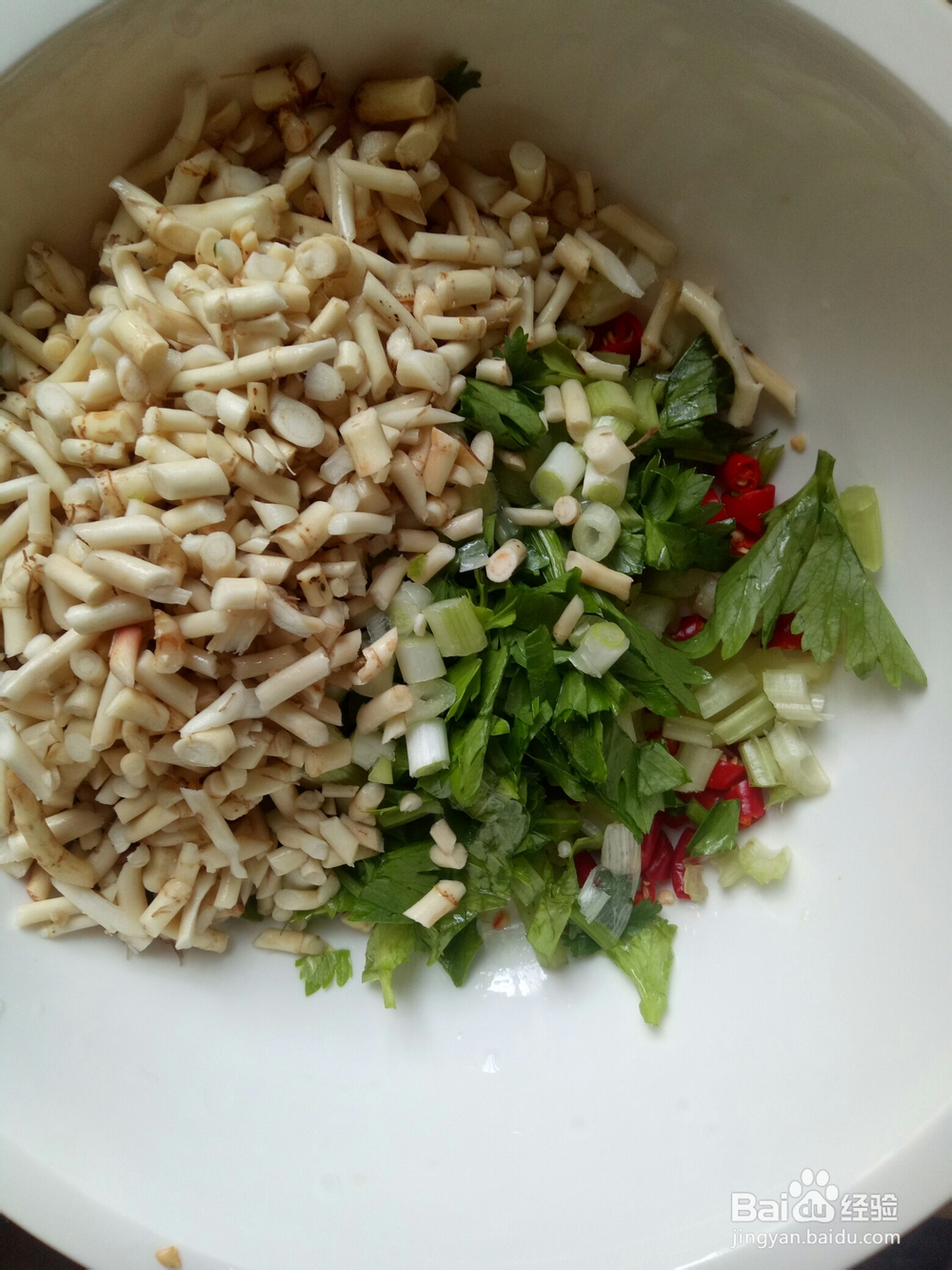 做出入味的凉拌鲫鱼鱼腥草