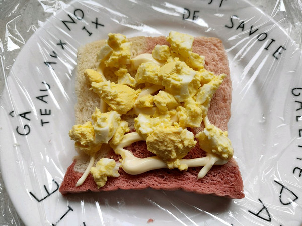 鸡蛋沙拉三明治