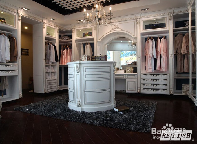 什么是步入式衣帽间?定制步入式衣帽间的优点