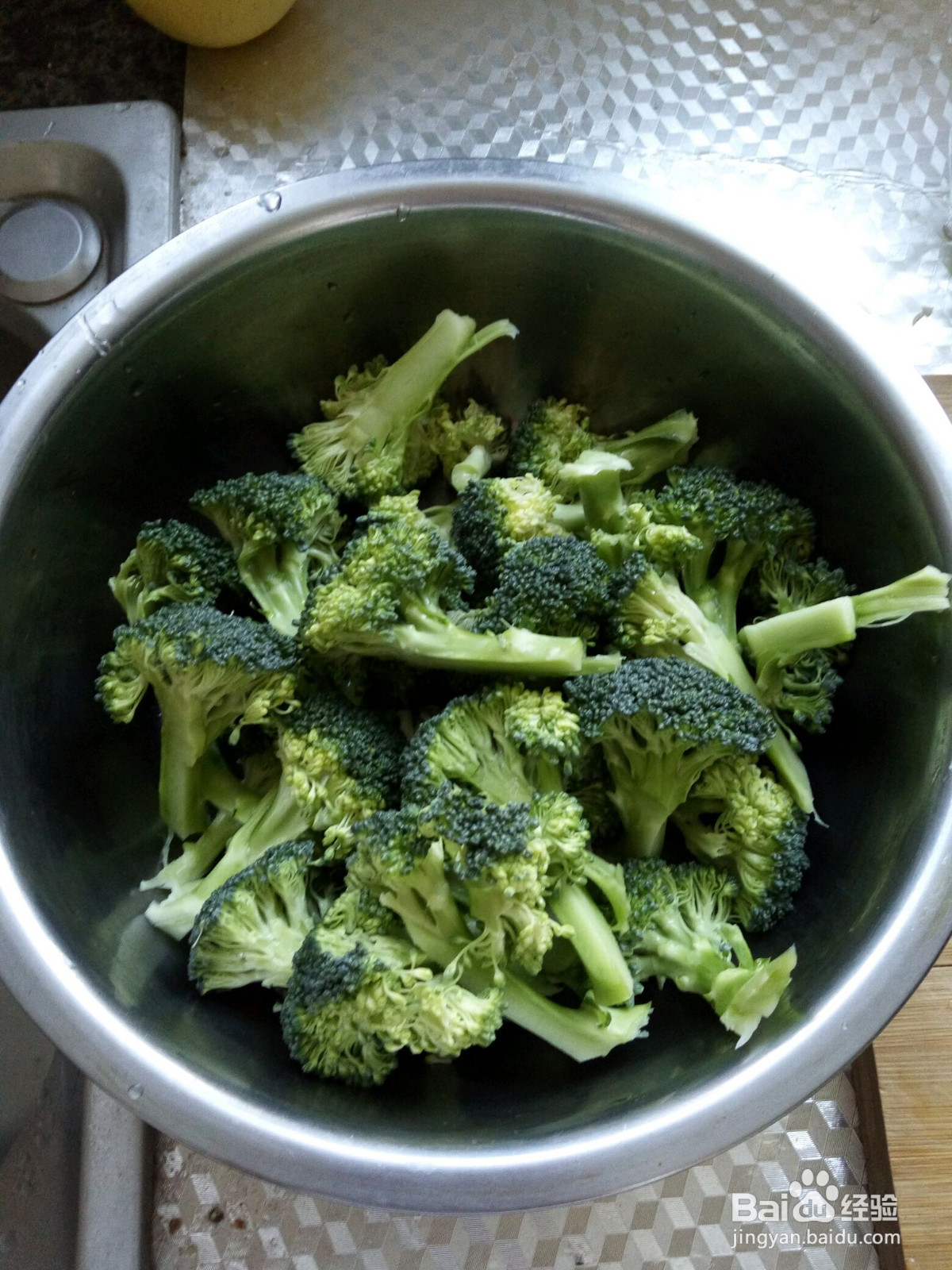 西兰花炒虾仁的做法