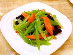 如何做家常菜凉拌芹菜