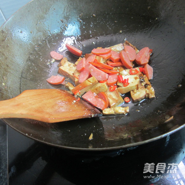 香干芹菜烧烤肠