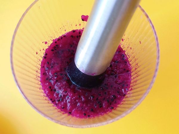 火龙果蜜桃气泡水