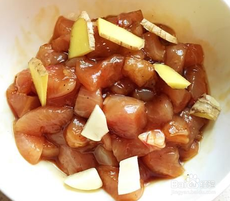 家常宫保鸡丁的做法简介