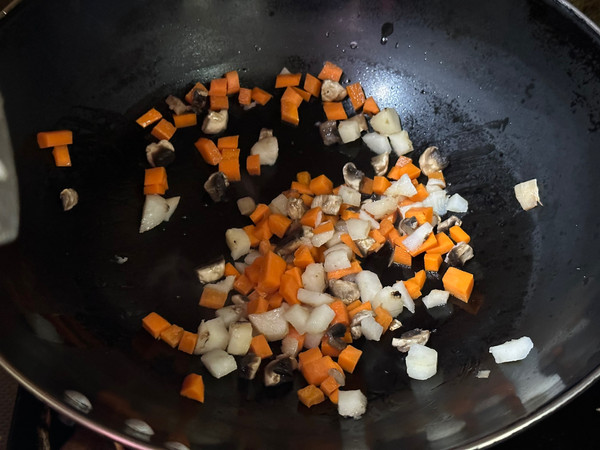 让孩子爱上吃饭深海鳕鱼烧汁炒饭