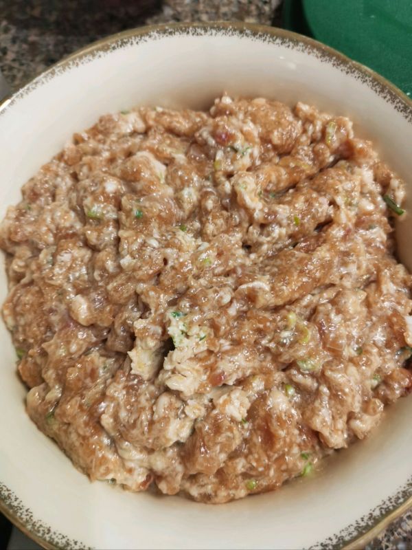 韭菜鱼肉虾馅饺子