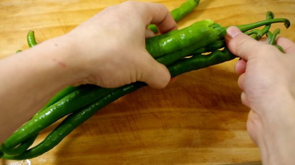 家常青椒回锅肉