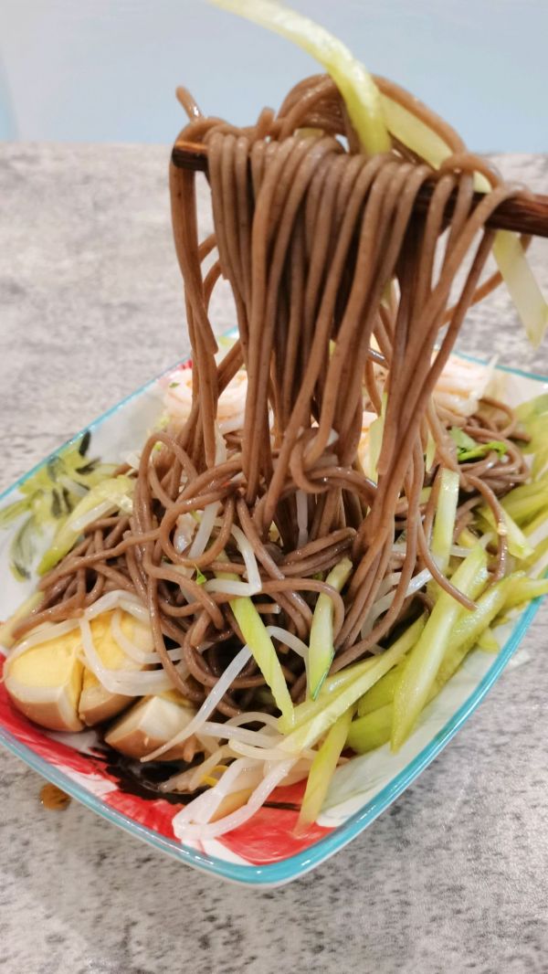 减脂捞汁荞麦面