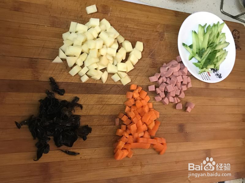 带卤子的炸酱面的做法