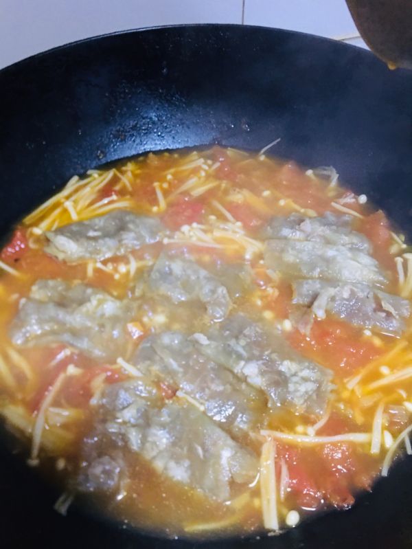 番茄金针菇肥牛卷