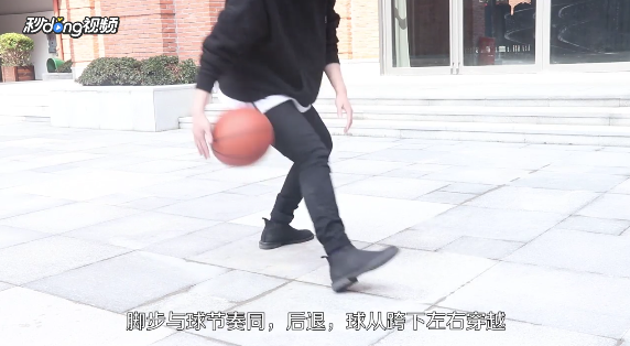 怎么练习背后运球