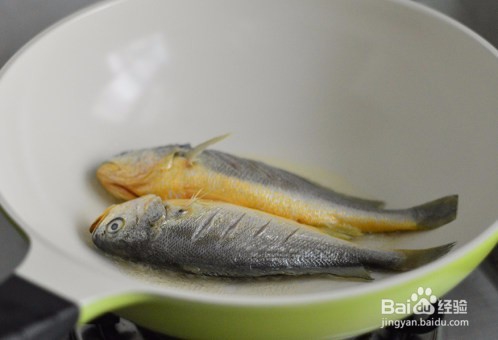 酱烧小黄鱼是怎么做的?如何做更好吃?