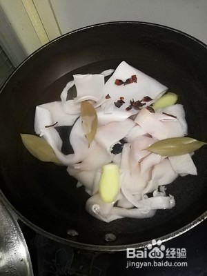 如何做香辣猪皮