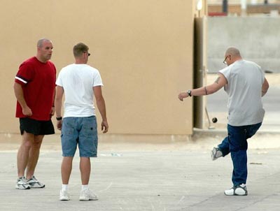 足球的颠球练习法及技术要领