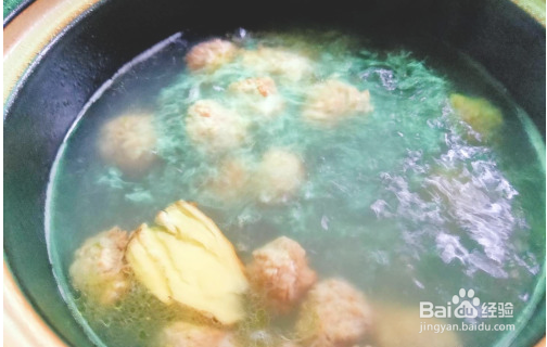 金针菇白菜肉丸汤