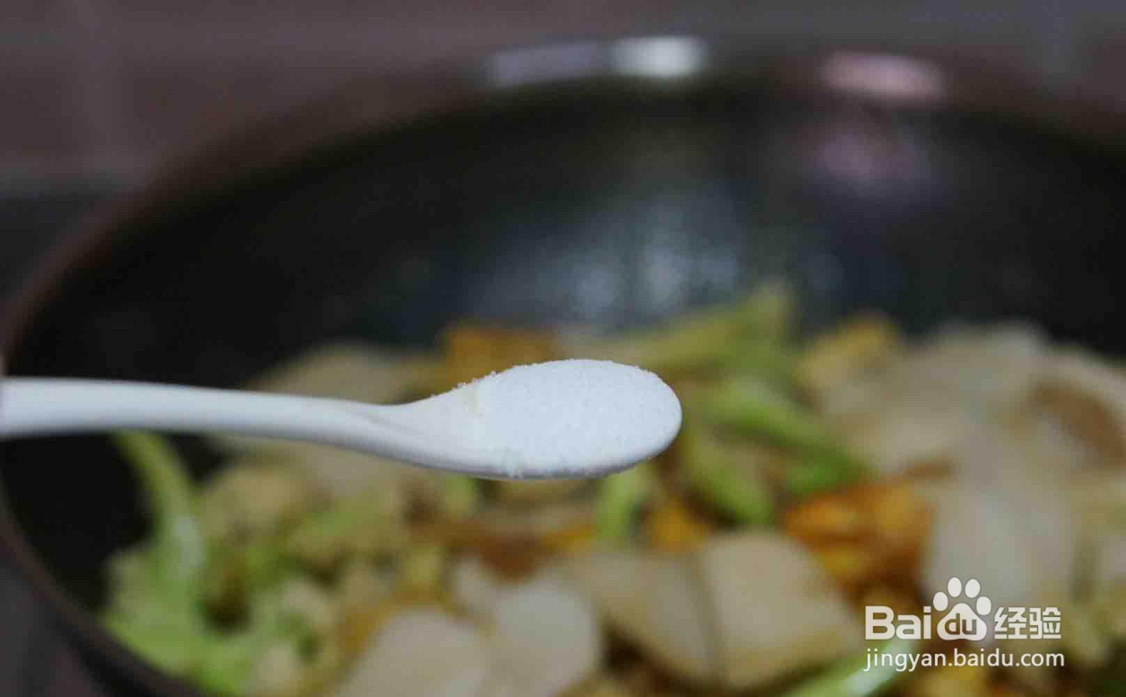 一步步做好吃的油渣花菜炒年糕