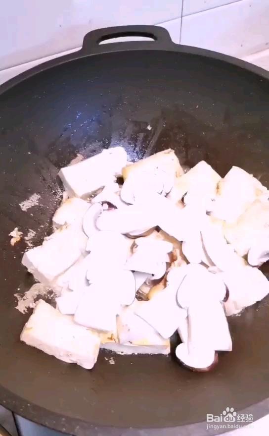 教你做有胃口的松茸春笋煲豆腐