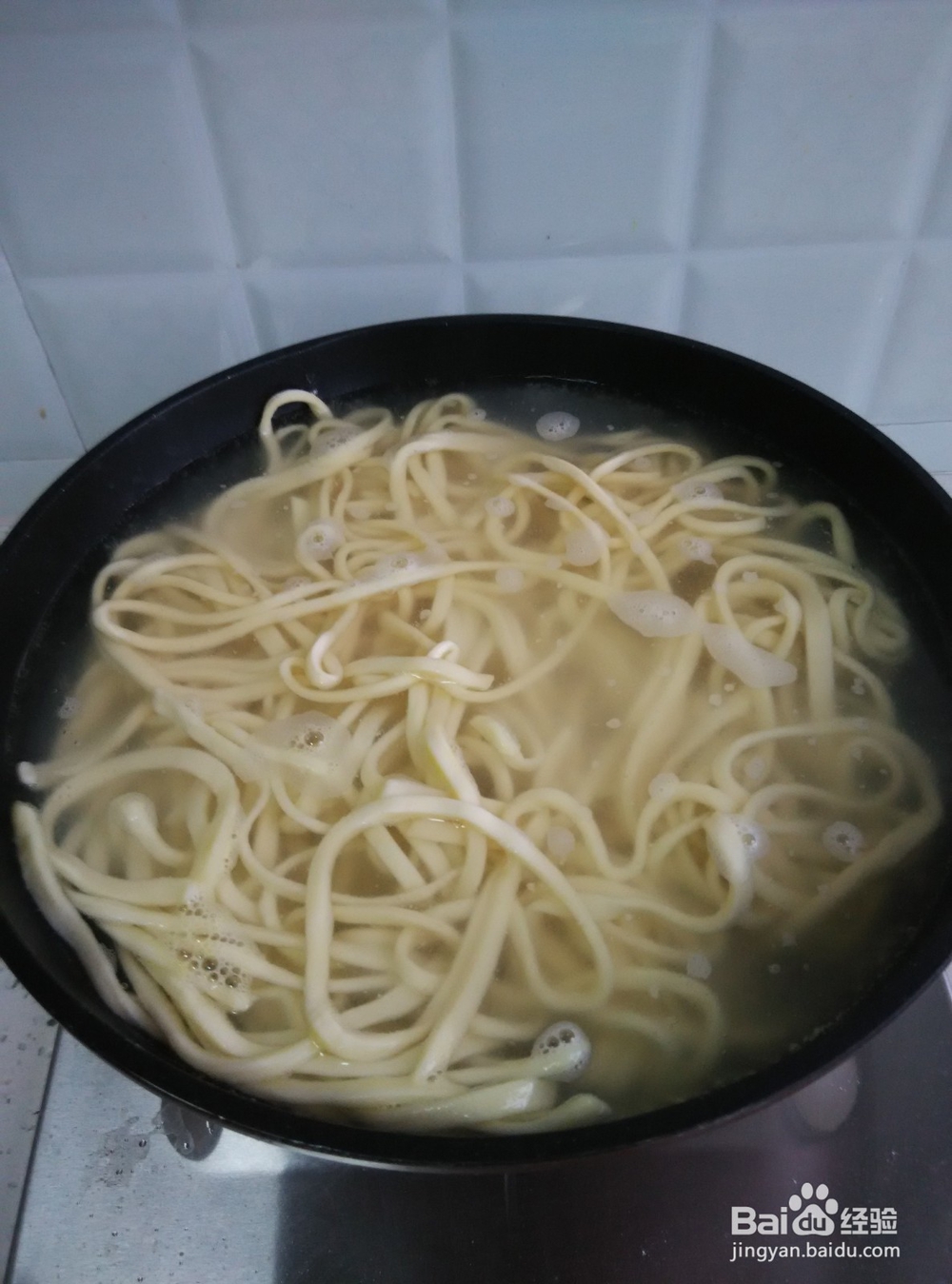 手擀面的制作方法（4--5个人的量）