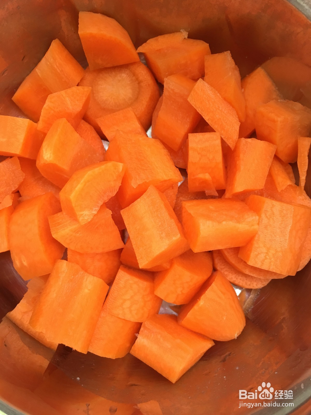 玉米胡萝卜排骨汤的家庭做法