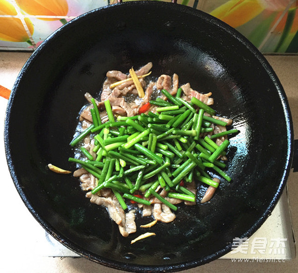 蒜苔炒牛肉的做法