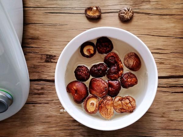 香菇胡萝卜蒸鸡腿