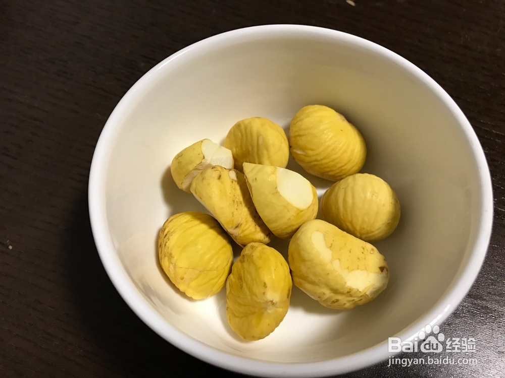 栗子腊肠煲仔饭的做法