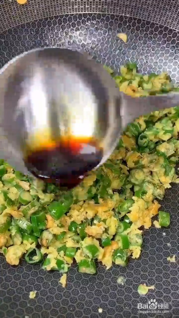 如何制作简单又非常下饭的辣椒炒鸡蛋