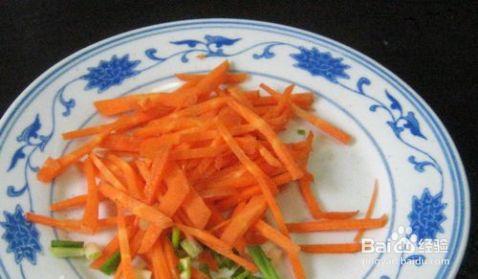 一步步做馋嘴的梭子蟹胡萝卜豆腐汤