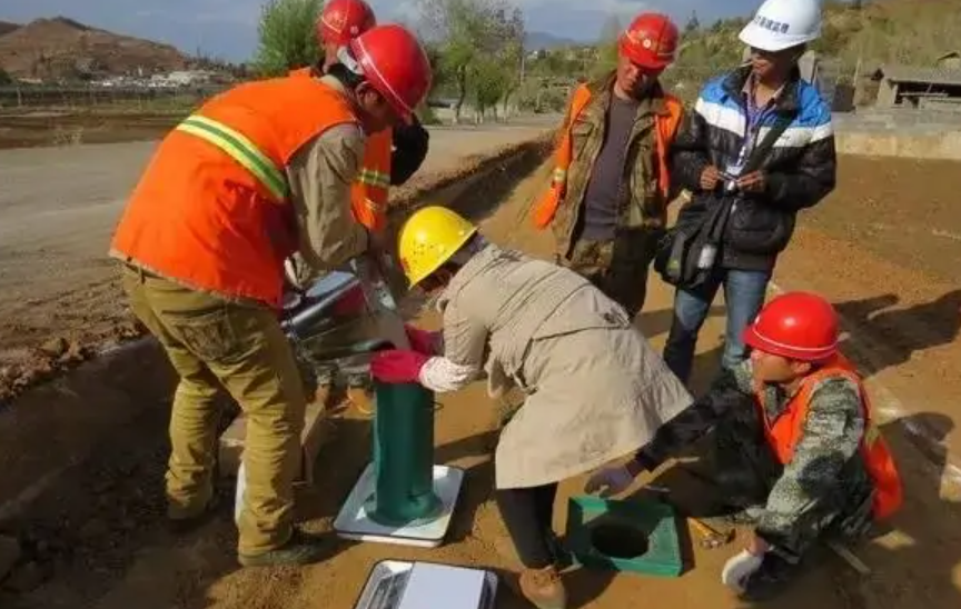 公路路基压实度自检和抽检1000平抽几个点