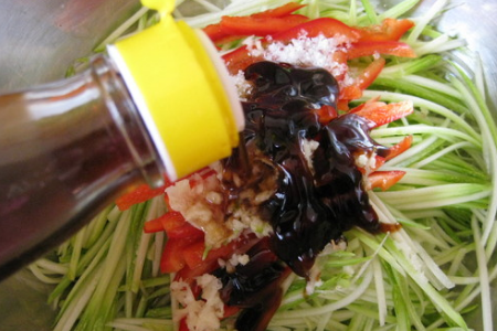 凉拌西葫芦丝怎么做