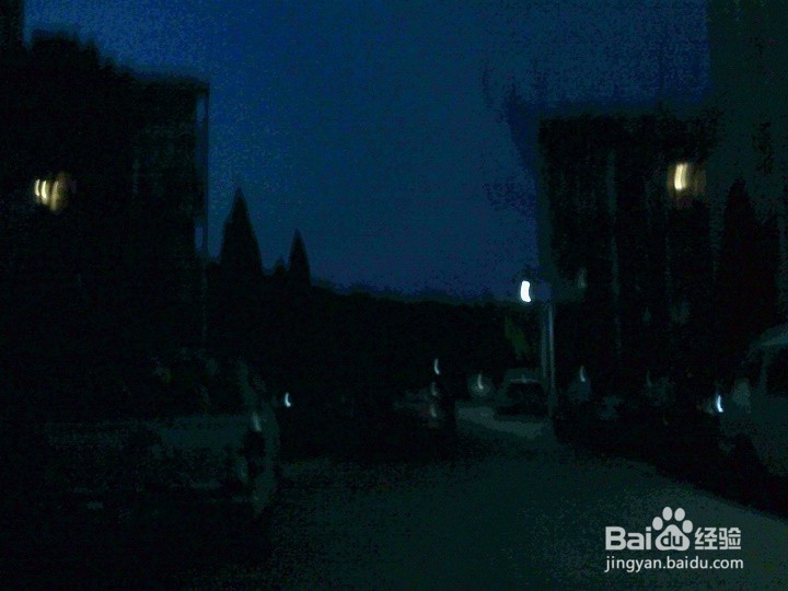 夜间住宅小区的人们怎样安全出行