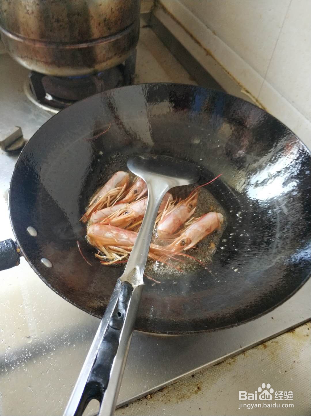 家庭版香菇炒大虾的做法