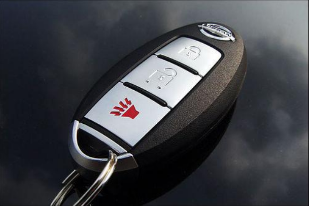 求解这个车钥匙最上面跟喇叭上的这个键是啥意思